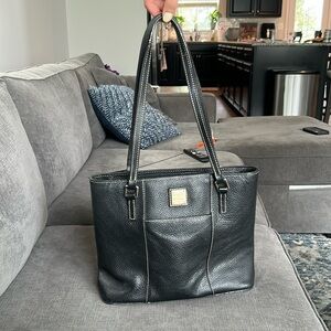 Black all leather Dooney & Bourke Purse